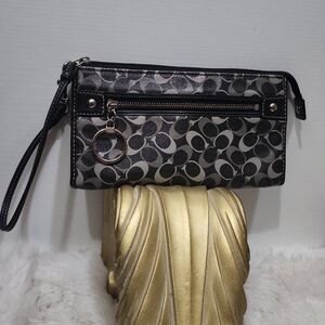 Coach Signature C Zippy Clutch Wallet Wristlet